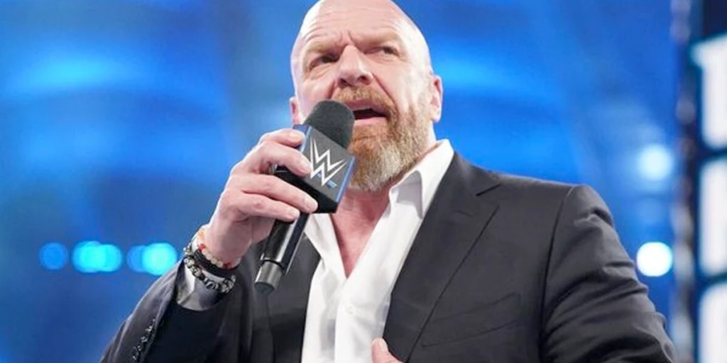 Triple H em ringue a fazer uma PROMO