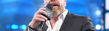 Triple H em ringue a fazer uma PROMO